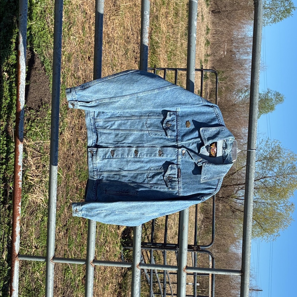 Authentic Harley-Davidson Blue Denim Jacket, Size M with pin included - Picture 5 of 14